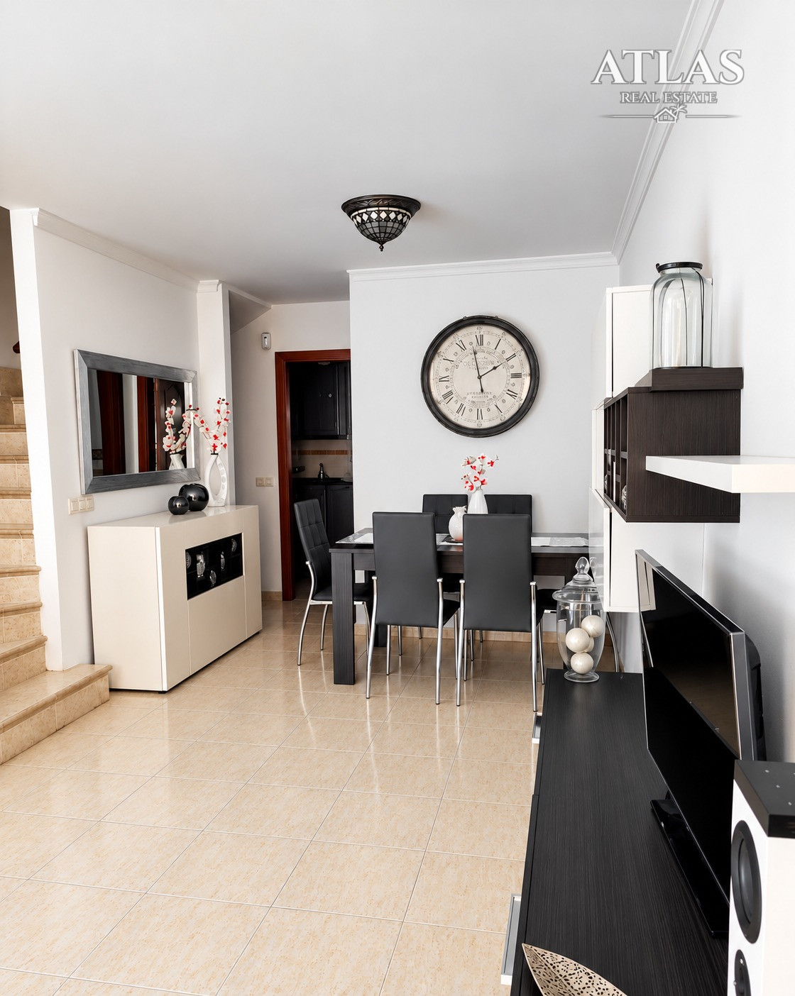 Reihenhaus mit 3 Schlafzimmern, Terrassen und Garage in Llano del Camello 2