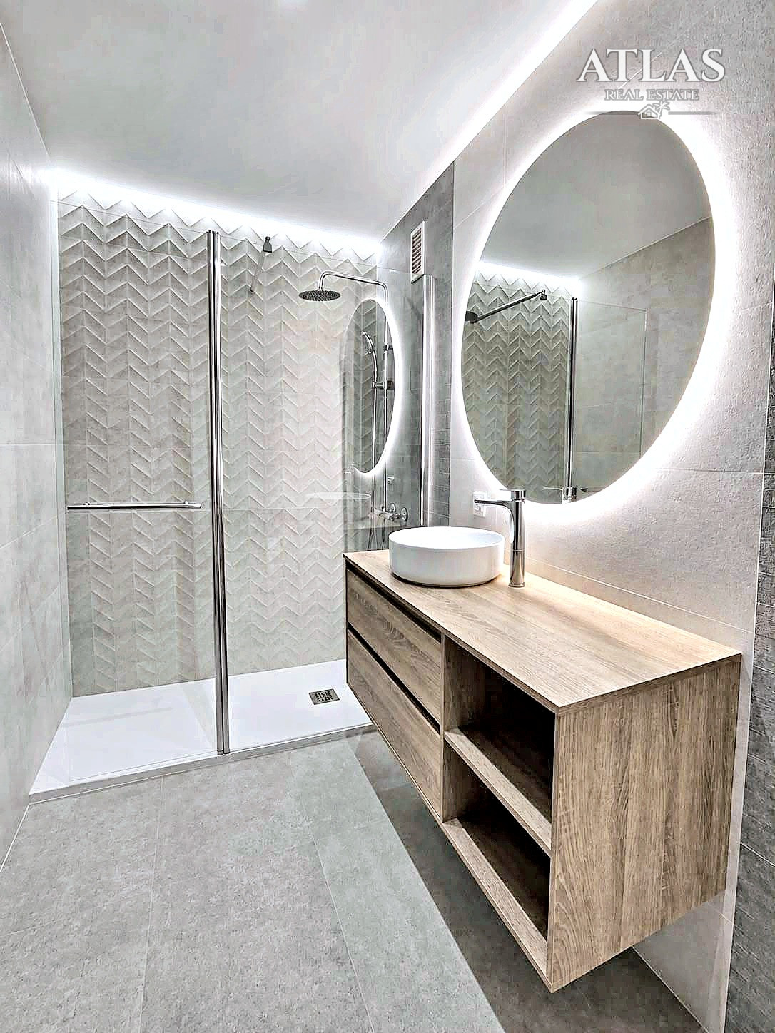 Reihenhaus mit 3 Schlafzimmern, Terrassen und Garage in Llano del Camello 6